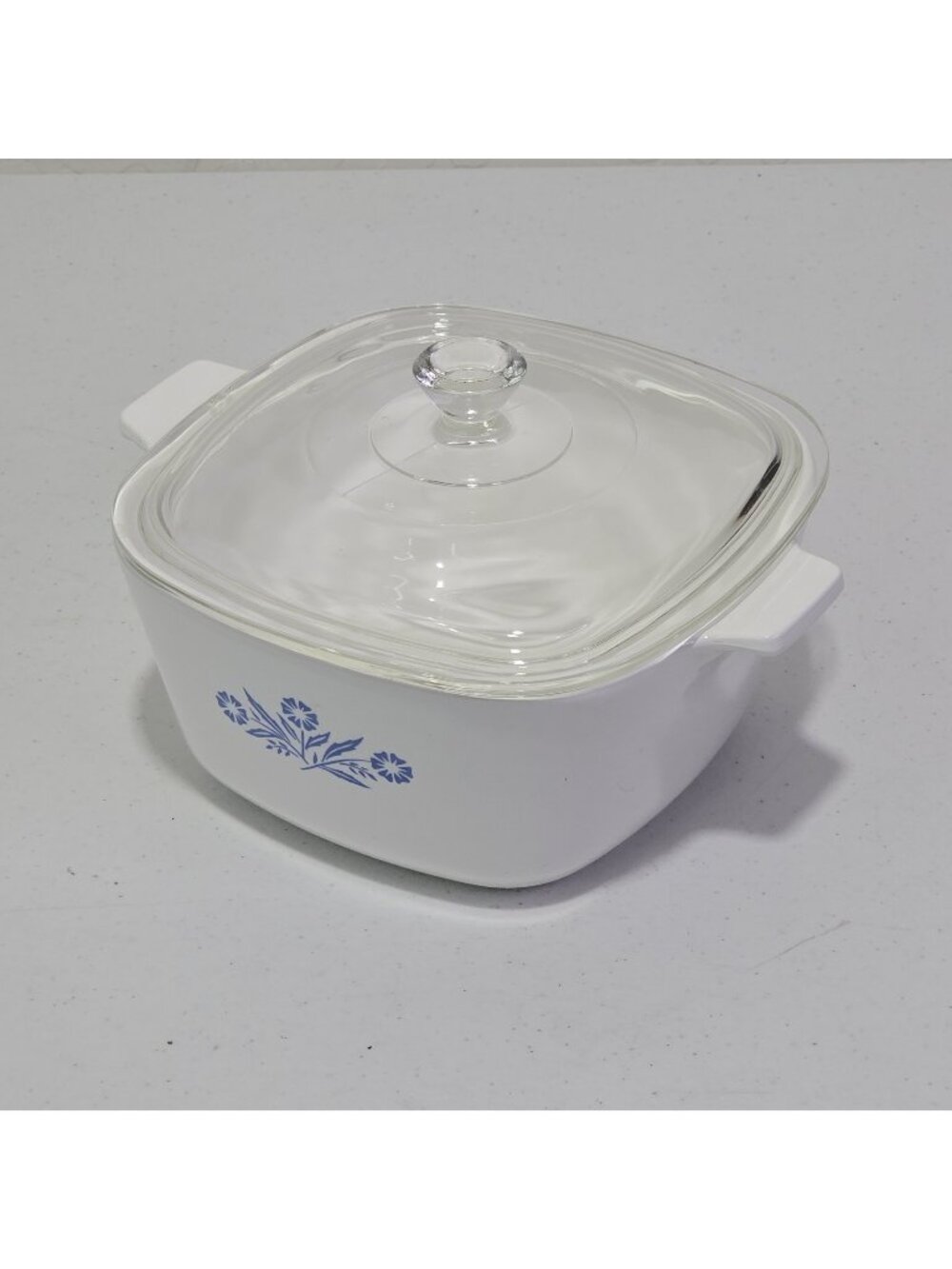 Vintage Corning Ware 1¾ QT. casserole dish in the iconic Blue Cornflower pattern